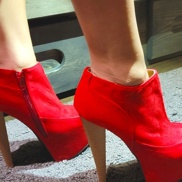 High heels - Picture 2 of 2